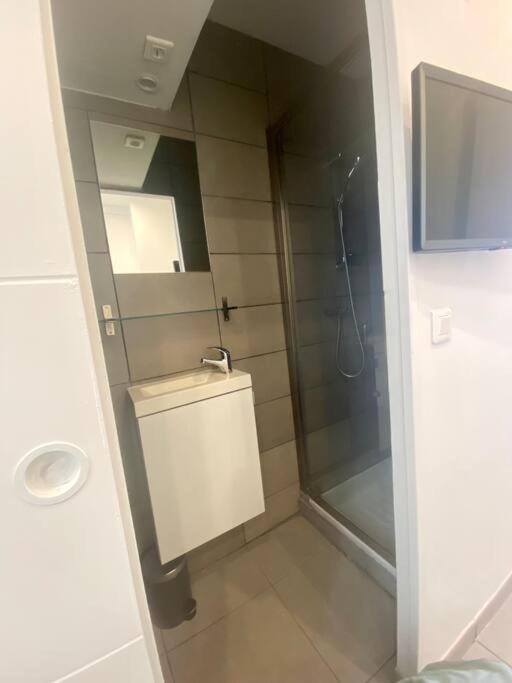 Joli Appartement Tres Proche De La Mer Marsilia Exterior foto